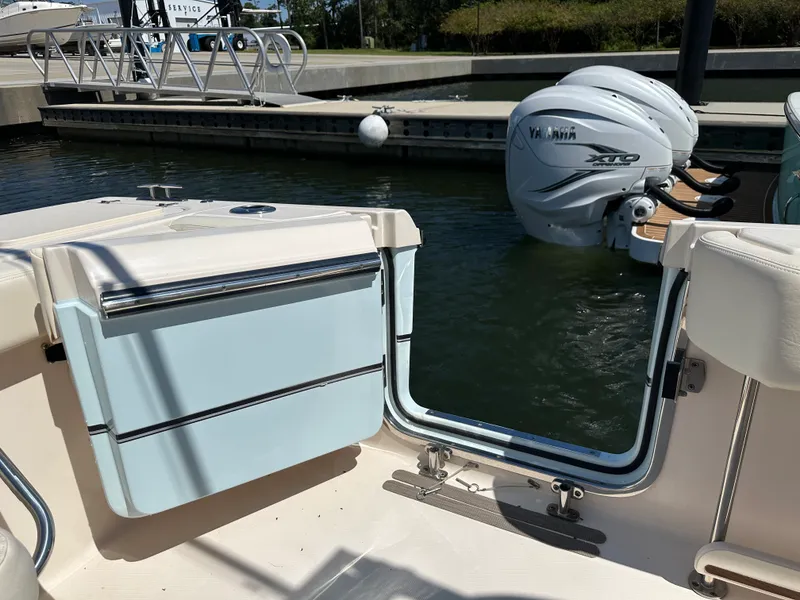 Slide: The Image of Grady-White 376 CANYON 2021 - 29