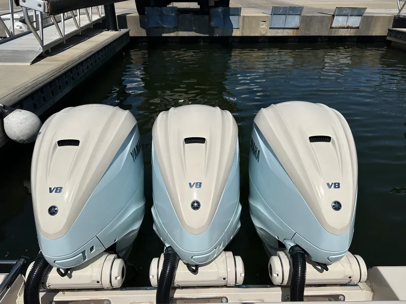 Slide: The Image of Grady-White 376 CANYON 2021 - 3