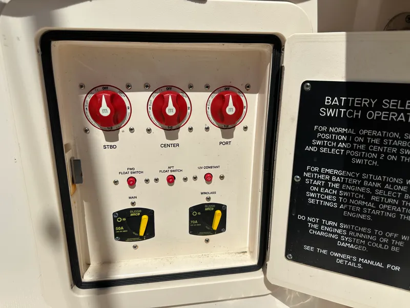 Slide: The Image of Grady-White 376 CANYON 2021 - 34