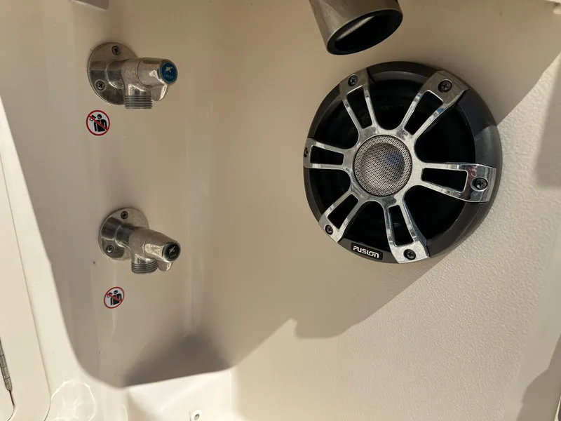 Slide: The Image of Grady-White 376 CANYON 2021 - 35