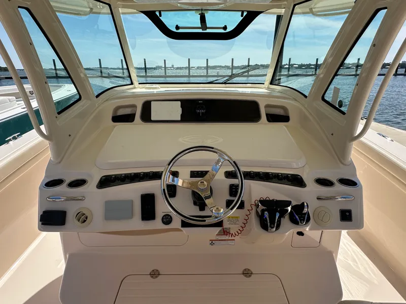 Slide: The Image of Grady-White 376 CANYON 2021 - 37