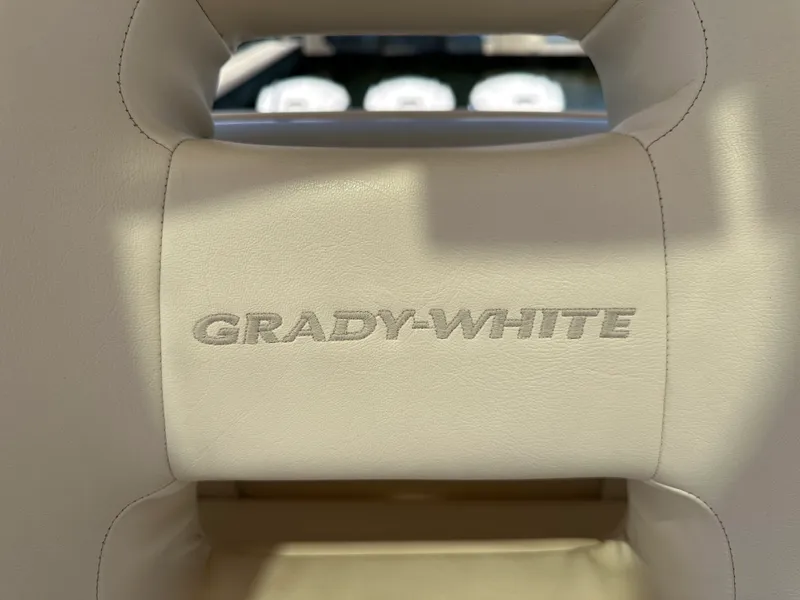 Slide: The Image of Grady-White 376 CANYON 2021 - 40