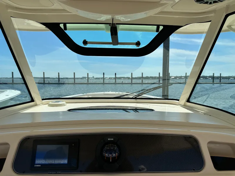 Slide: The Image of Grady-White 376 CANYON 2021 - 41