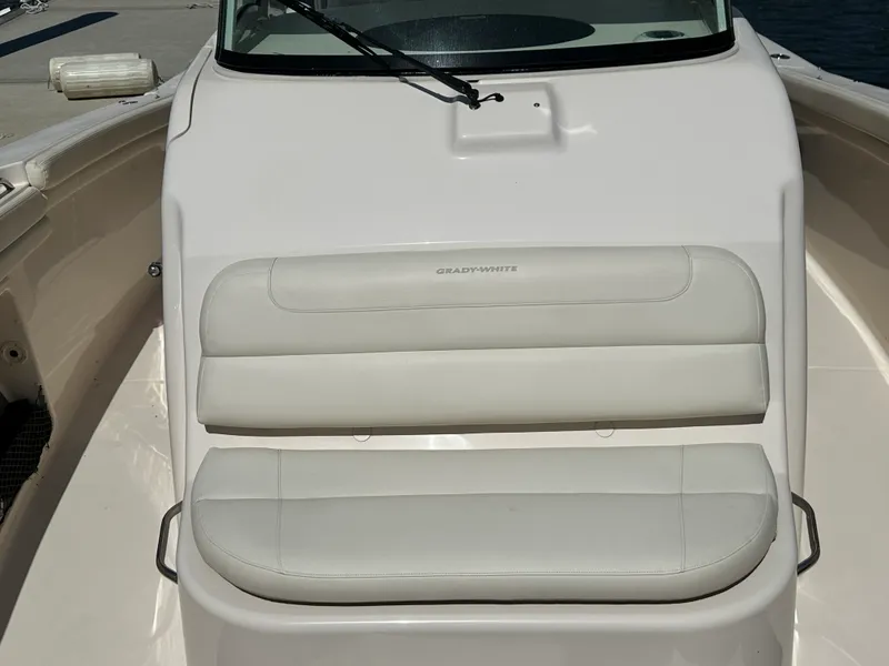 Slide: The Image of Grady-White 376 CANYON 2021 - 47