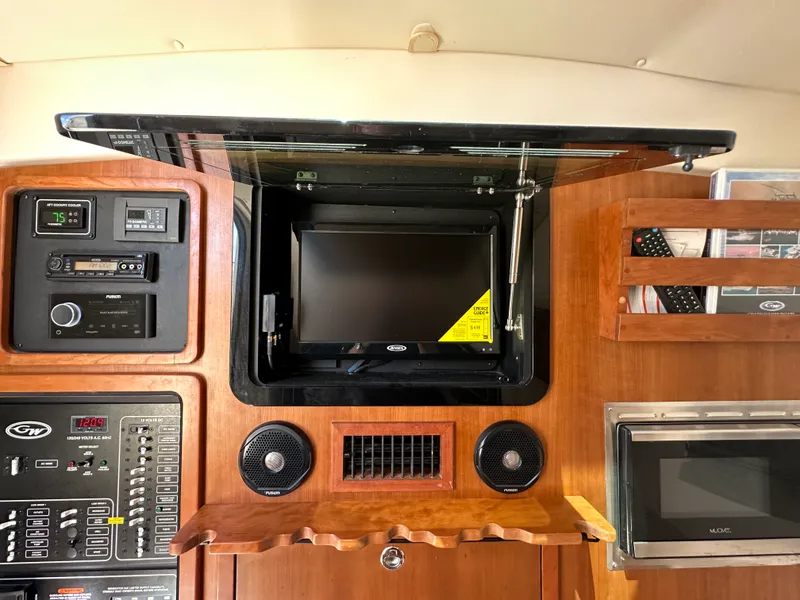 Slide: The Image of Grady-White 376 CANYON 2021 - 63