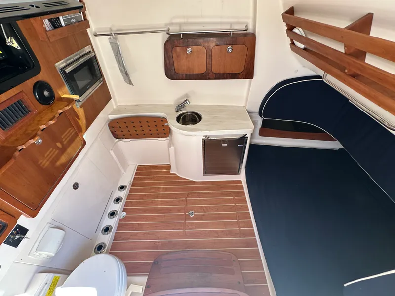 Slide: The Image of Grady-White 376 CANYON 2021 - 70