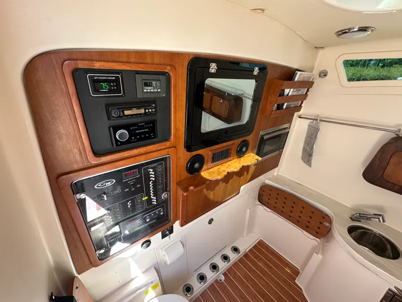 Slide: The Image of Grady-White 376 CANYON 2021 - 72