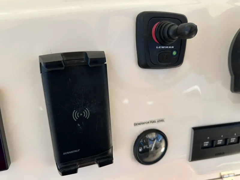 Slide: The Image of Grady-White 376 CANYON 2021 - 77