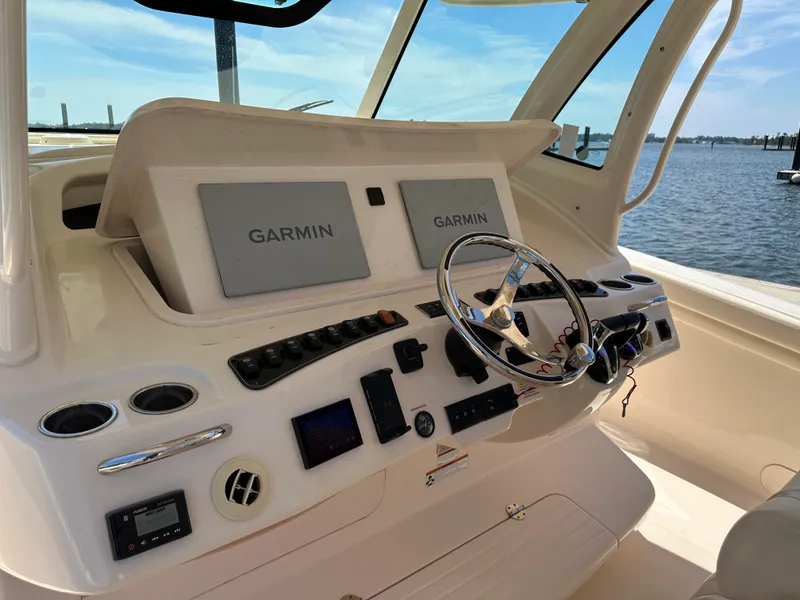 Slide: The Image of Grady-White 376 CANYON 2021 - 86