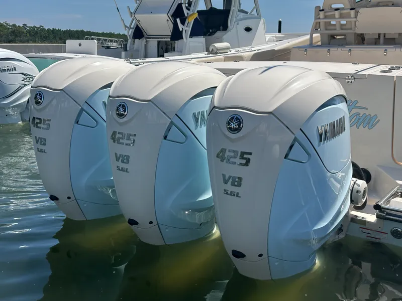 Slide: The Image of Grady-White 376 CANYON 2021 - 9