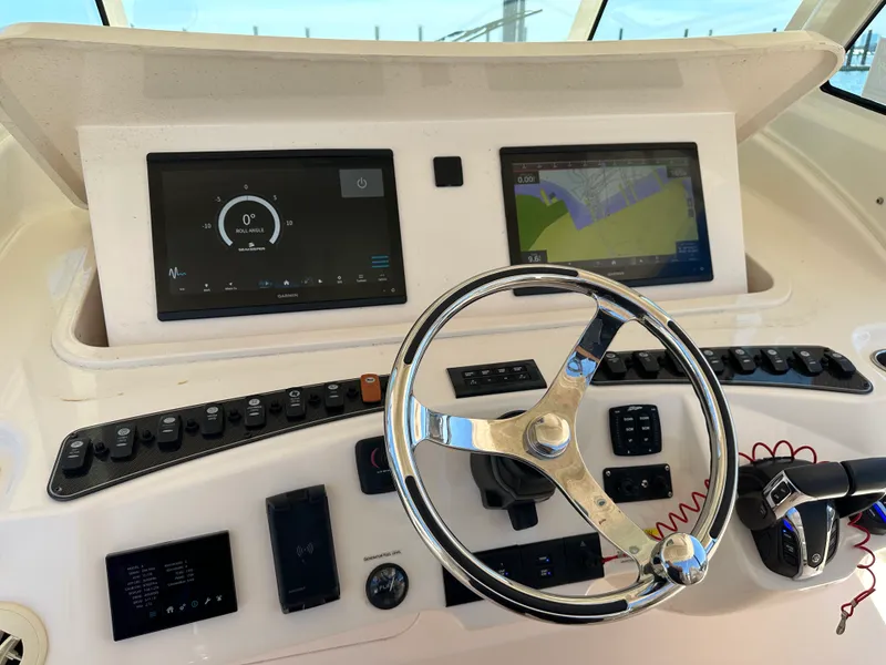 Slide: The Image of Grady-White 376 CANYON 2021 - 90