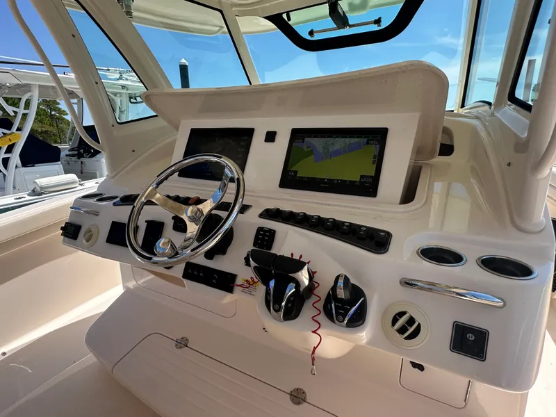 Slide: The Image of Grady-White 376 CANYON 2021 - 98