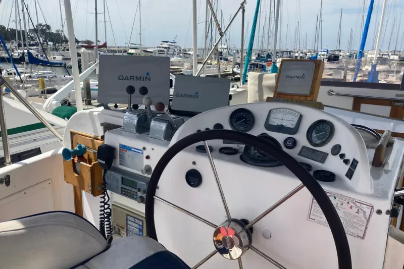 Slide: The Image of Island Gypsy 40 Motor Yacht 1986 - 14