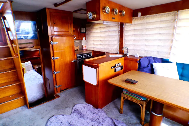 Slide: The Image of Island Gypsy 40 Motor Yacht 1986 - 20