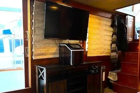 Slide: The Image of Island Gypsy 40 Motor Yacht 1986 - 23