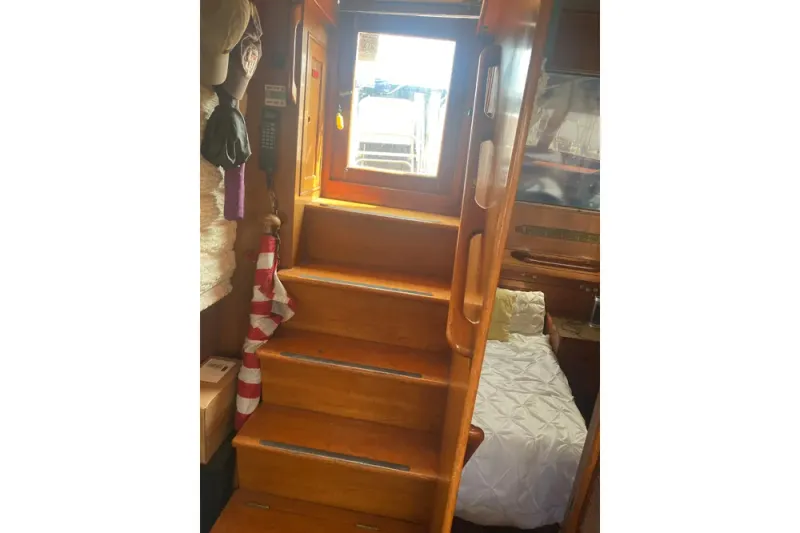 Slide: The Image of Island Gypsy 40 Motor Yacht 1986 - 26