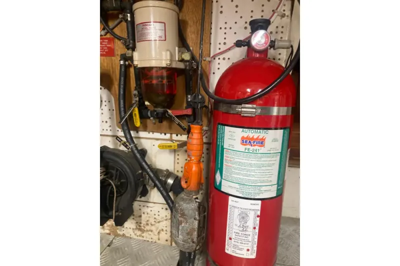 Slide: The Image of Island Gypsy 40 Motor Yacht 1986 - 50