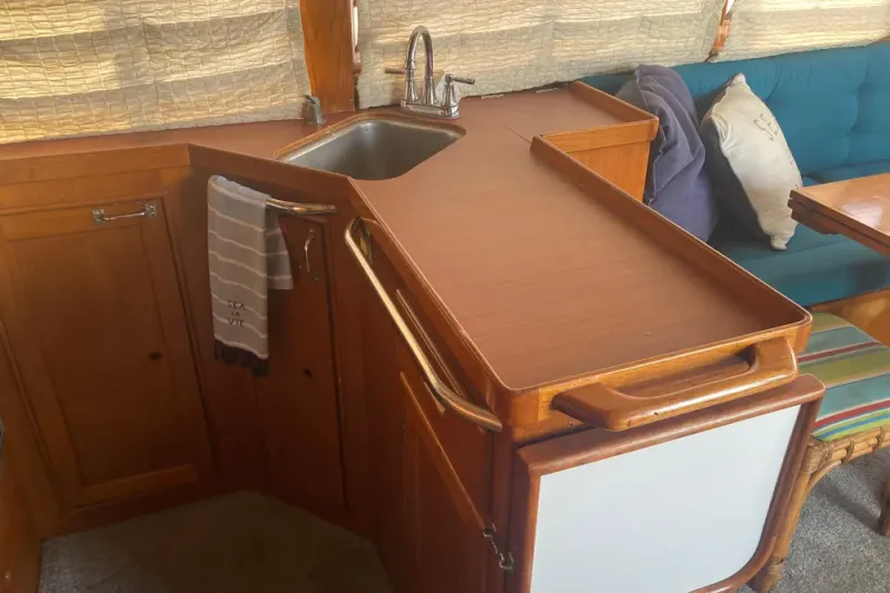Slide: The Image of Island Gypsy 40 Motor Yacht 1986 - 29