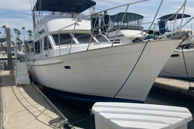 Slide: The Image of Island Gypsy 40 Motor Yacht 1986 - 7