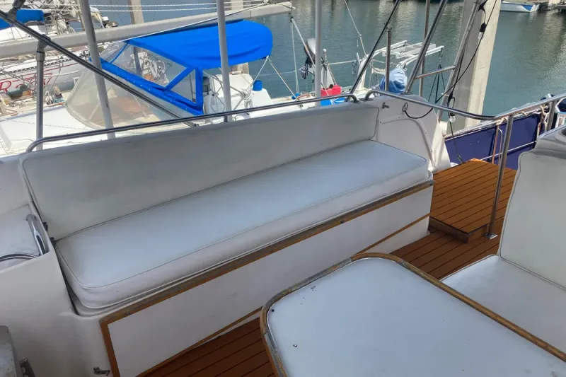 Slide: The Image of Island Gypsy 40 Motor Yacht 1986 - 9