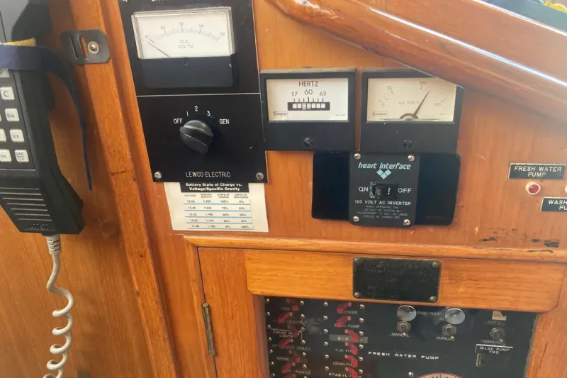 Slide: The Image of Island Gypsy 40 Motor Yacht 1986 - 25
