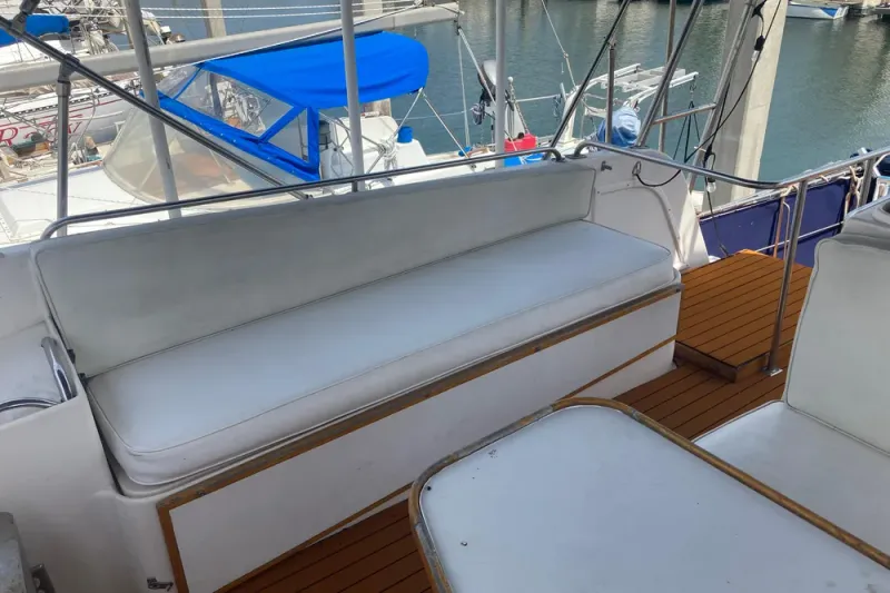 Slide: The Image of Island Gypsy 40 Motor Yacht 1986 - 9