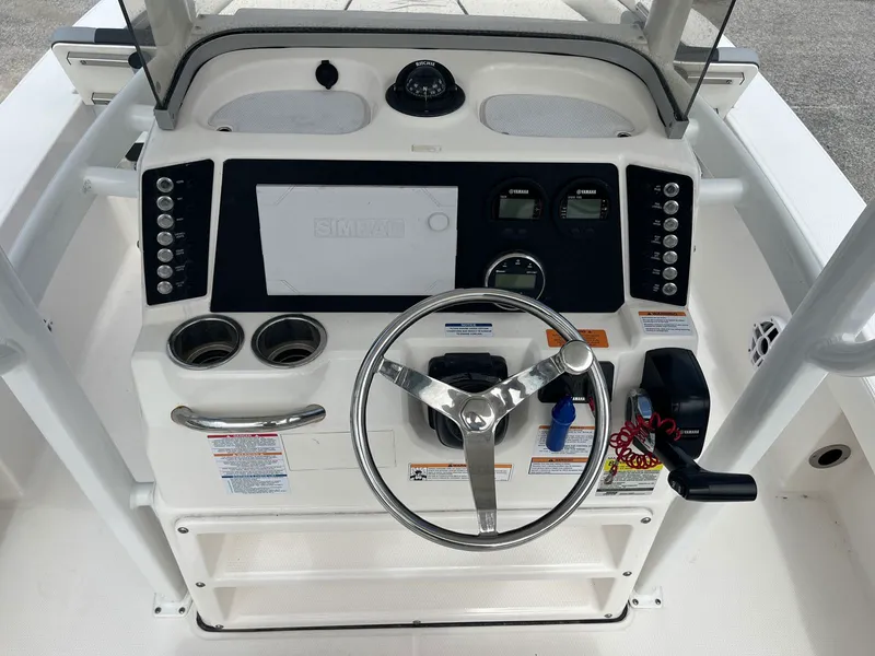 Slide: The Image of Robalo 226 Cayman 2024 - 12