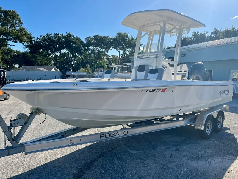 Slide: The Image of Robalo 226 Cayman 2024 - 2