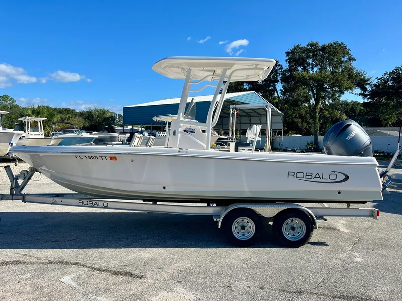Slide: The Image of Robalo 226 Cayman 2024 - 3