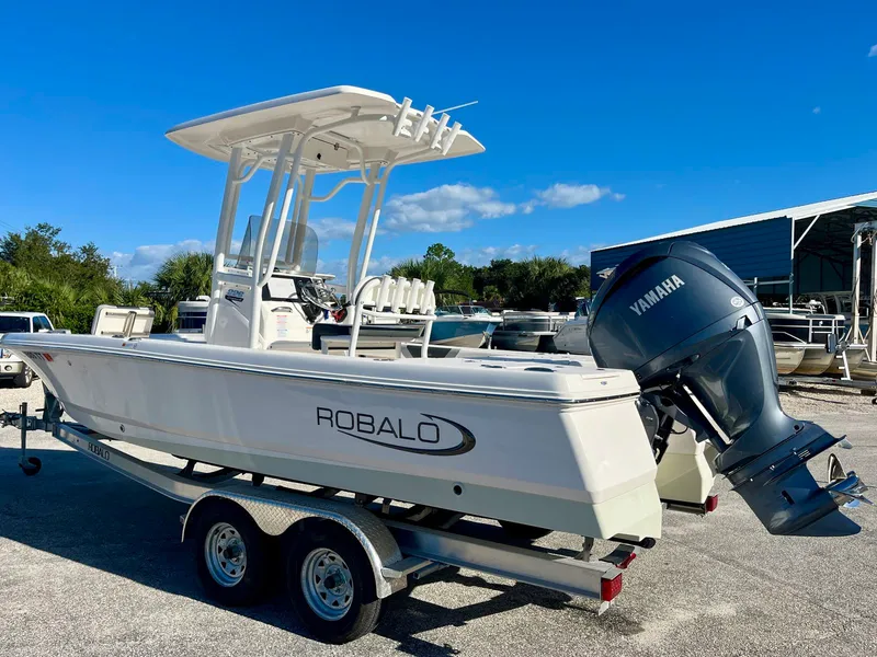 Slide: The Image of Robalo 226 Cayman 2024 - 4
