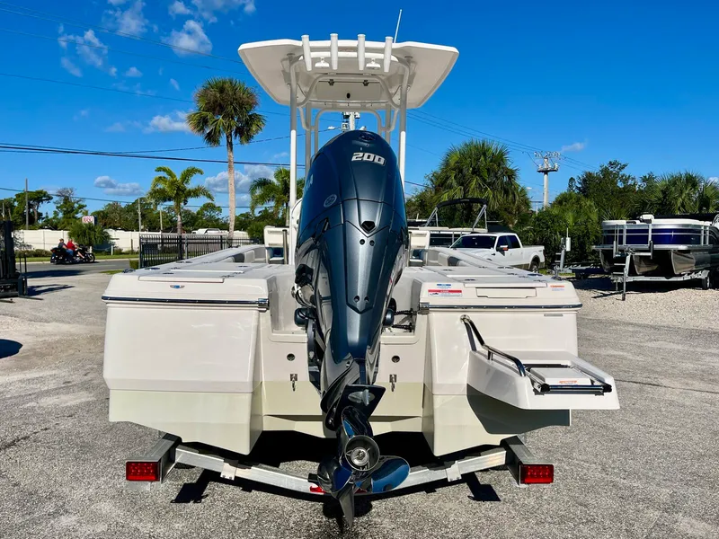 Slide: The Image of Robalo 226 Cayman 2024 - 5