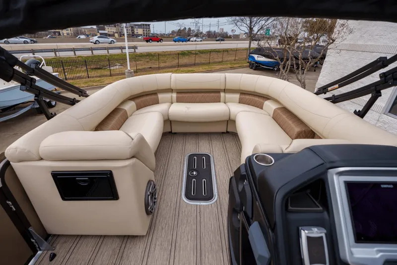 Slide: The Image of Premier 250 Intrigue 2023 - 3