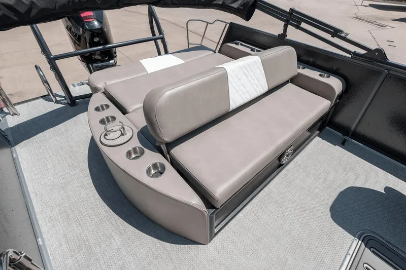 Slide: The Image of Premier 250 Intrigue 2023 - 16
