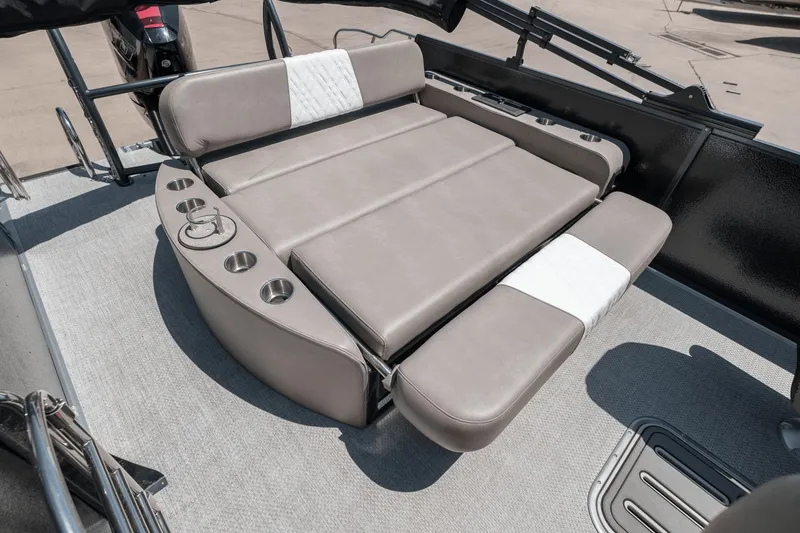 Slide: The Image of Premier 250 Intrigue 2023 - 17