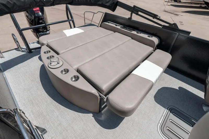 Slide: The Image of Premier 250 Intrigue 2023 - 18