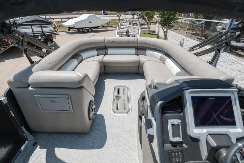 Slide: The Image of Premier 250 Intrigue 2023 - 4