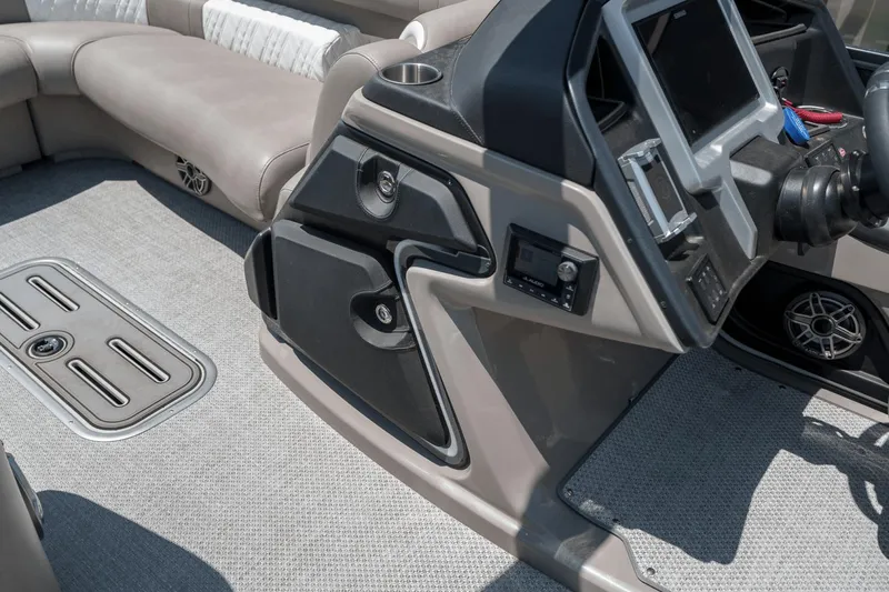 Slide: The Image of Premier 250 Intrigue 2023 - 8
