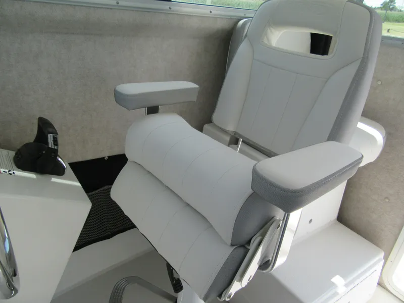 Slide: The Image of Captain's chair in 2023 Parker 2520 XLD Sport Cabin boat. - 14