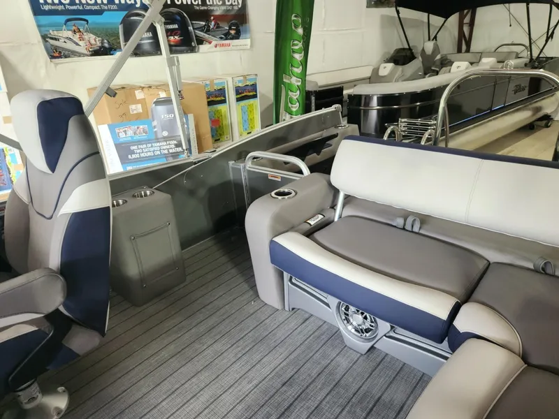 Slide: The Image of Tahoe Cascade 2385 Versatile Rear Bench 2024 - 13