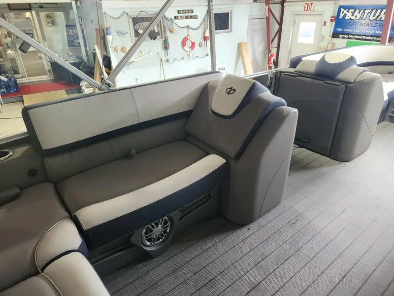 Slide: The Image of Tahoe Cascade 2385 Versatile Rear Bench 2024 - 14