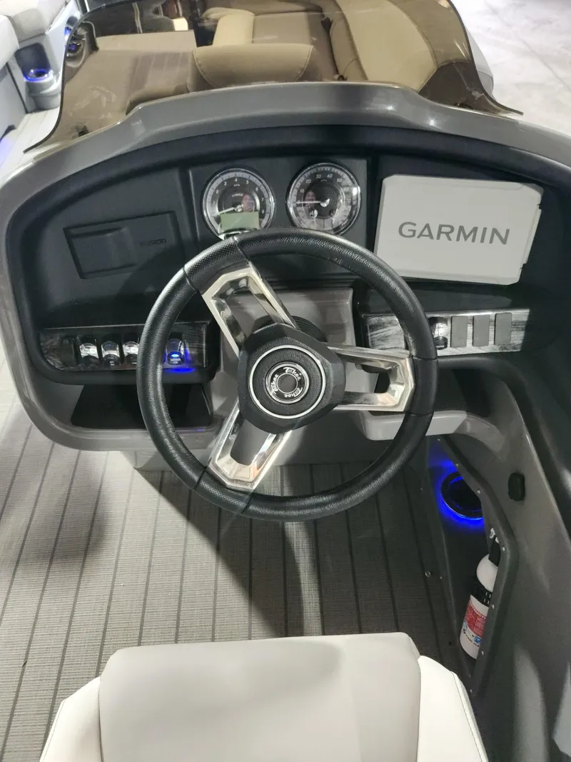 Slide: The Image of Tahoe Cascade 2585 Elite 2024 - 15