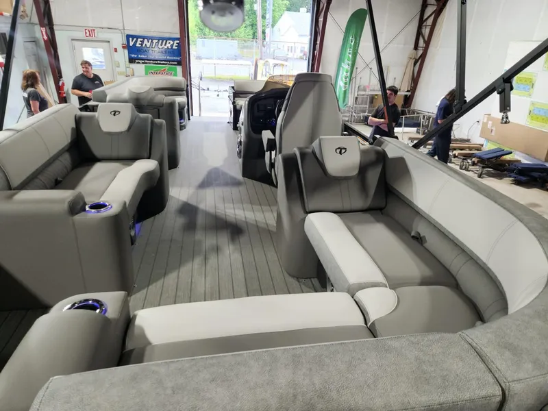 Slide: The Image of Tahoe Cascade 2585 Elite 2024 - 5