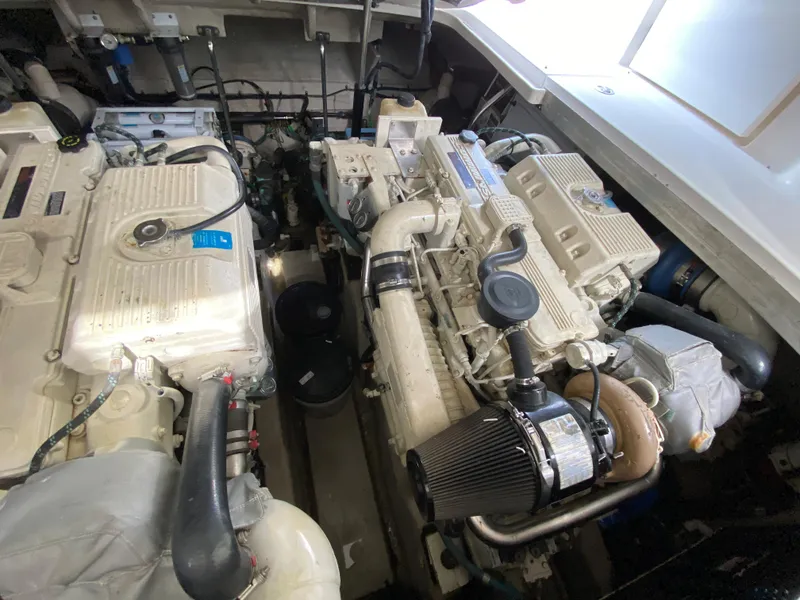 Slide: The Image of 2006 Sea Ray Sundancer 44 engine room with twin diesel engines. - 33