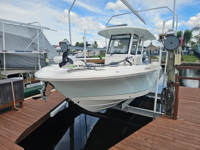 The Image of Robalo R272 2020 - 0