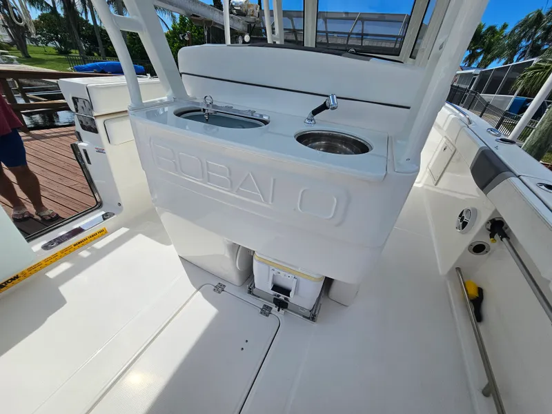 Slide: The Image of Robalo R272 2020 - 22