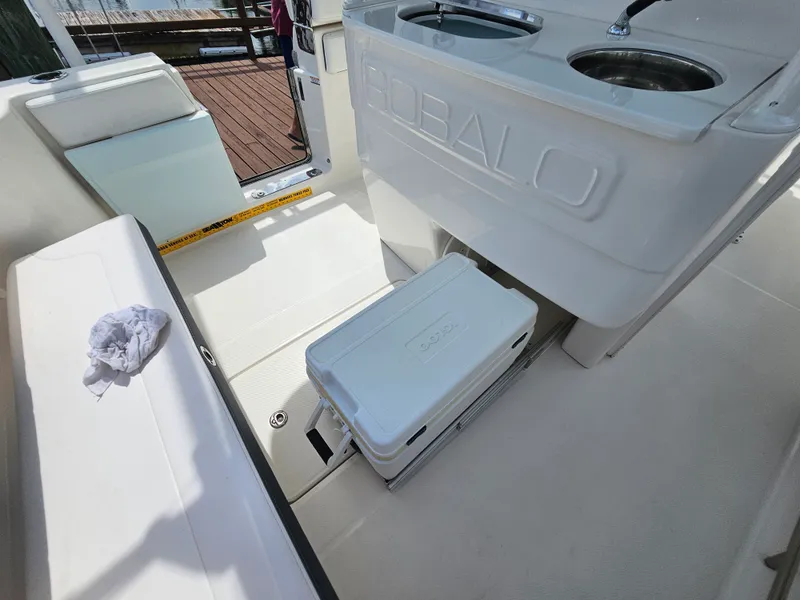 Slide: The Image of Robalo R272 2020 - 23