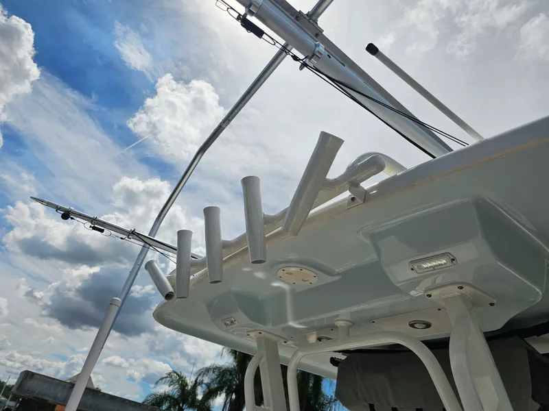 Slide: The Image of Robalo R272 2020 - 28