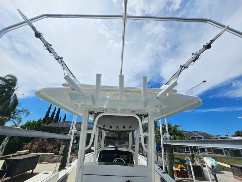 Slide: The Image of Robalo R272 2020 - 29