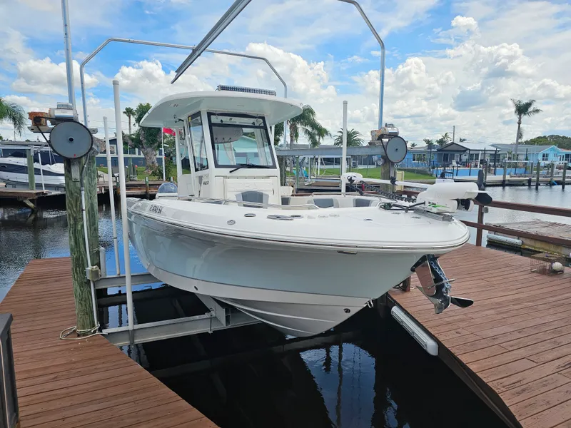 Slide: The Image of Robalo R272 2020 - 3