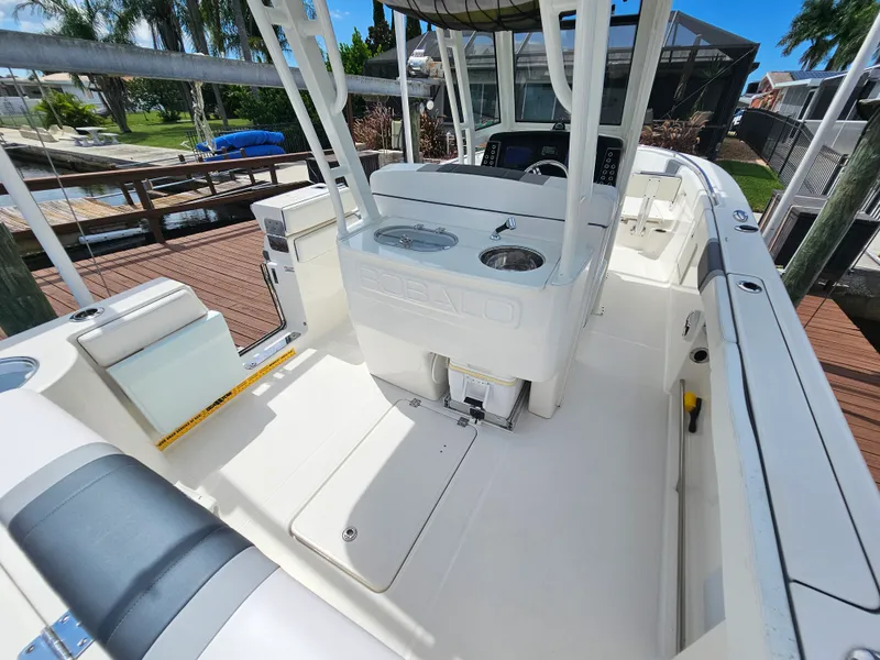 Slide: The Image of Robalo R272 2020 - 32